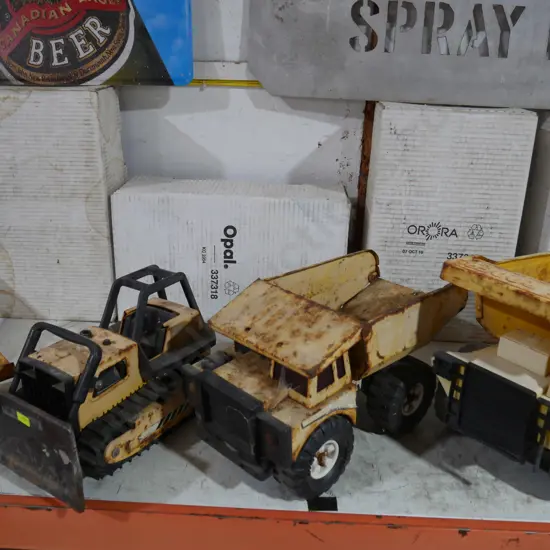 Assorted old Tonka toys etc