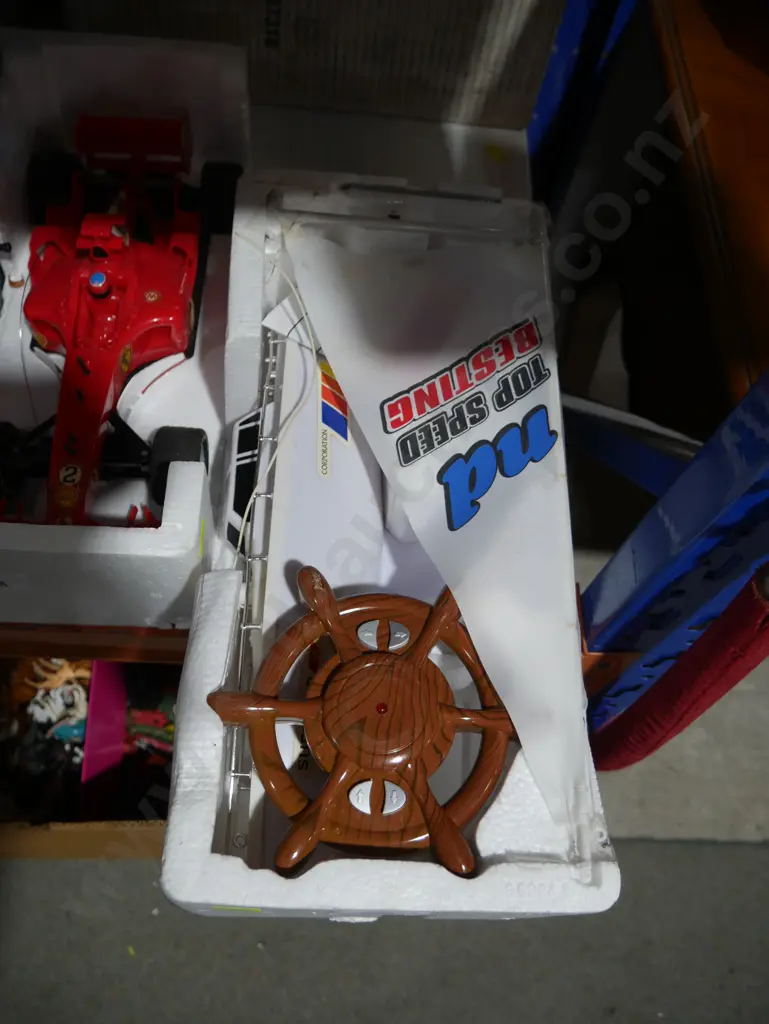 RC model boat Image 1++