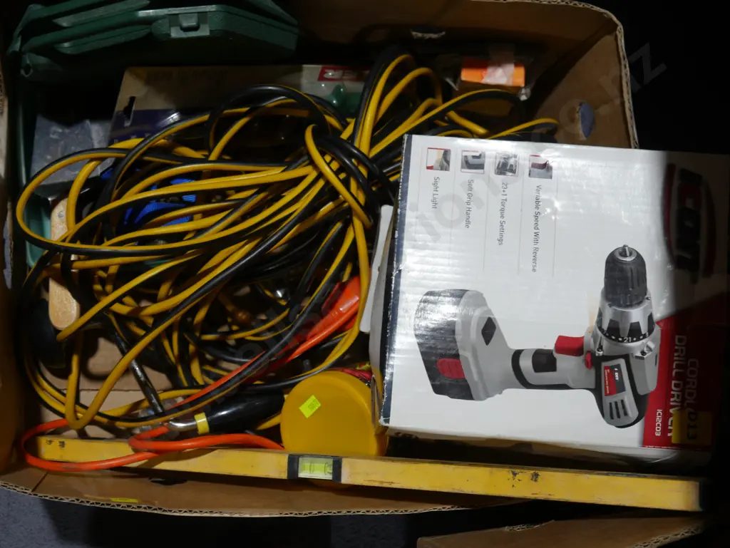 Box of tool sundries Image 1++