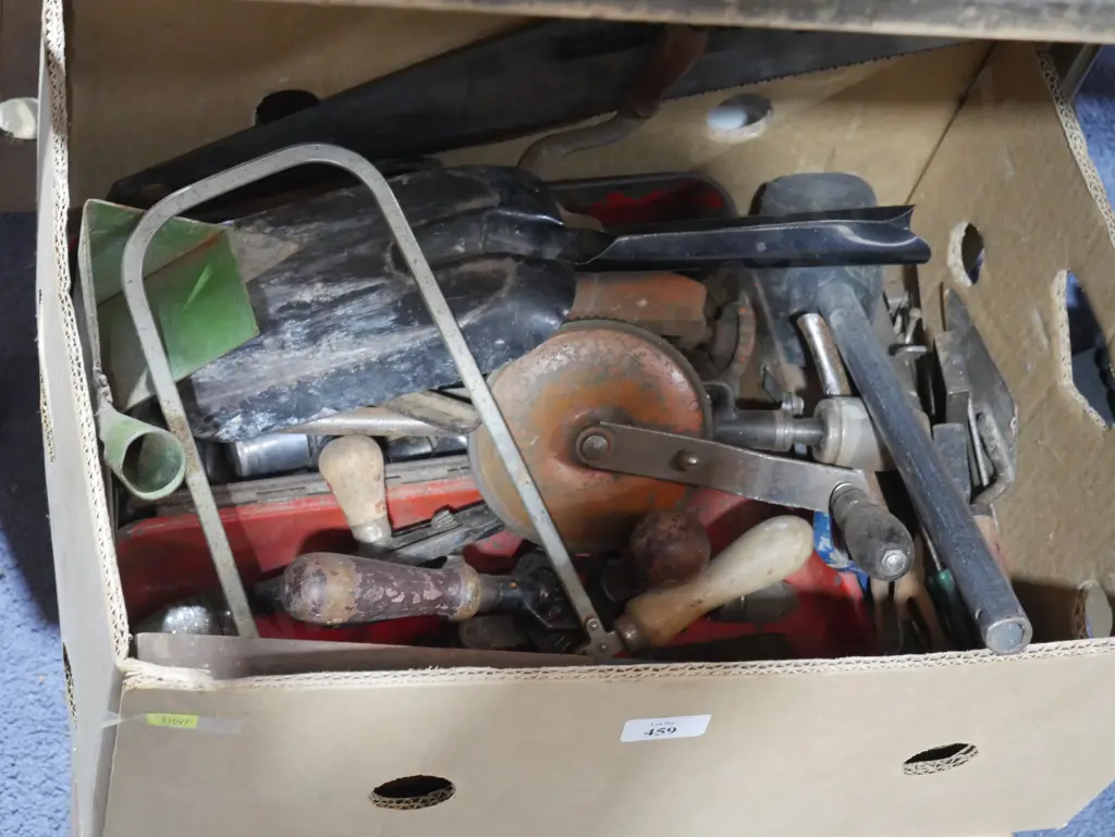 Box of tool sundries Image 1++