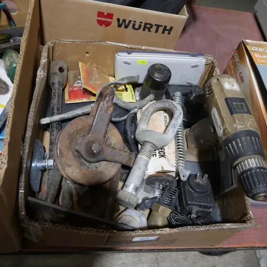 Assorted workshop sundries