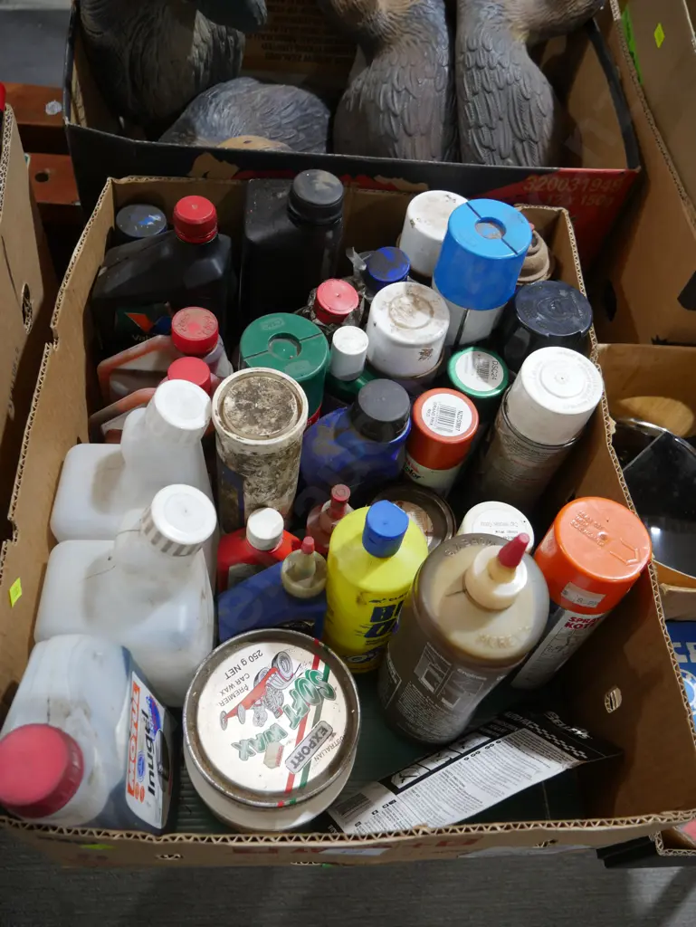 Assorted workshop sprays etc Image 1++