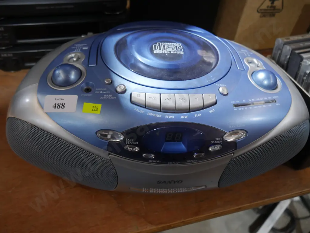 Funny portable radio CD class Image 1++