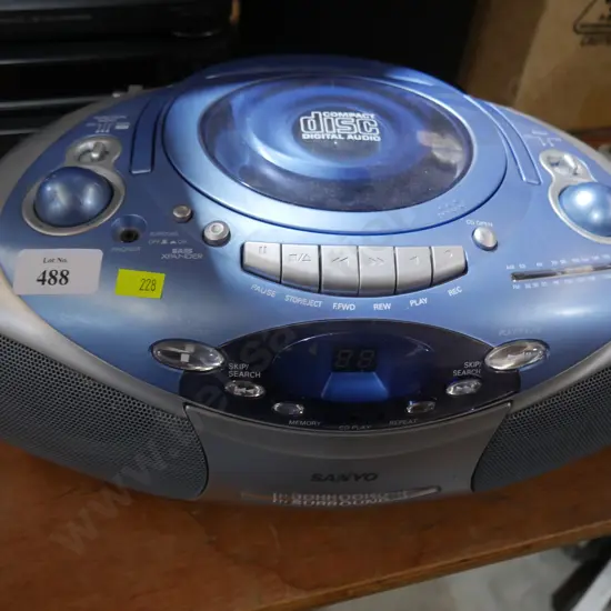 Funny portable radio CD class