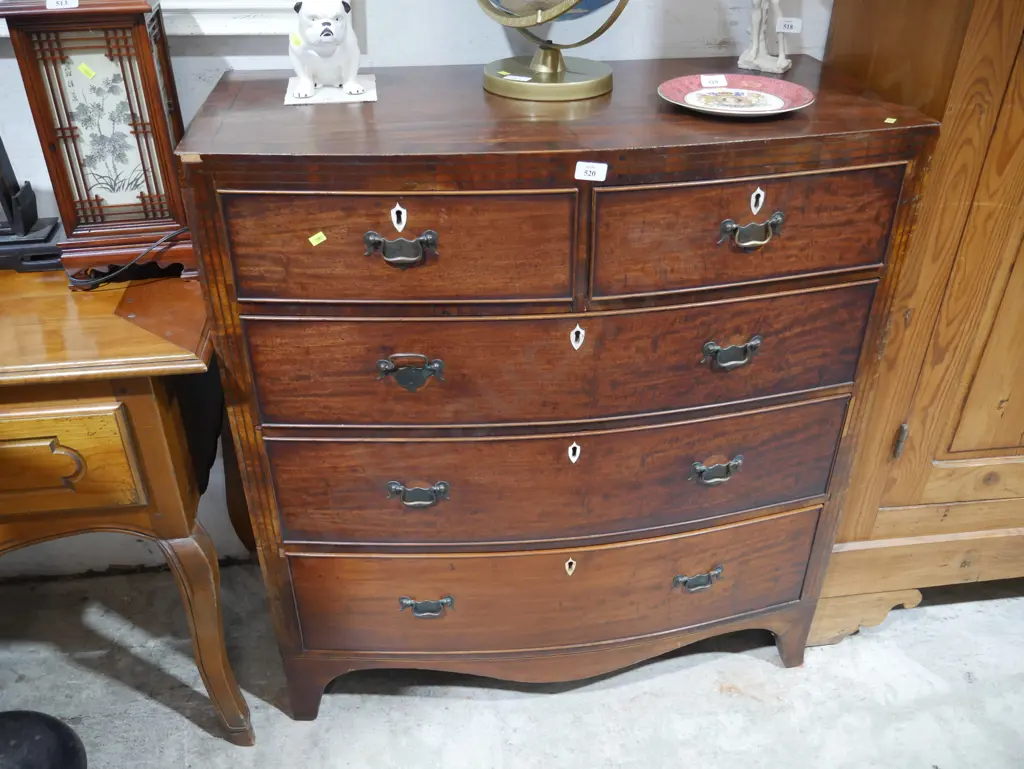Georgian bow front chest of  drawers Image 1++