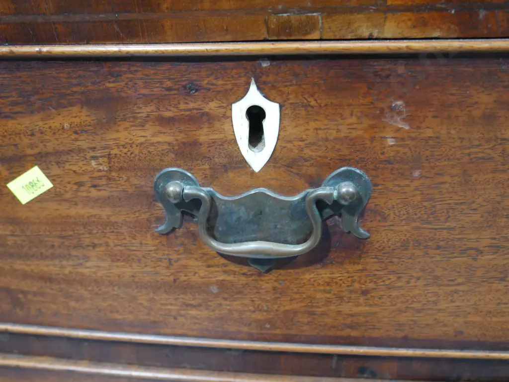 Georgian bow front chest of  drawers Image 1++
