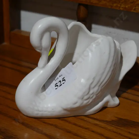 Small Crown Lynn Swan  - chip to wing