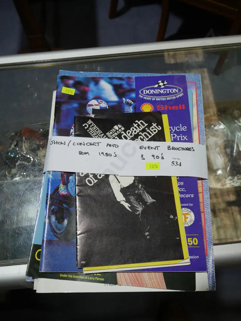 Show in concert brochures Image 1++