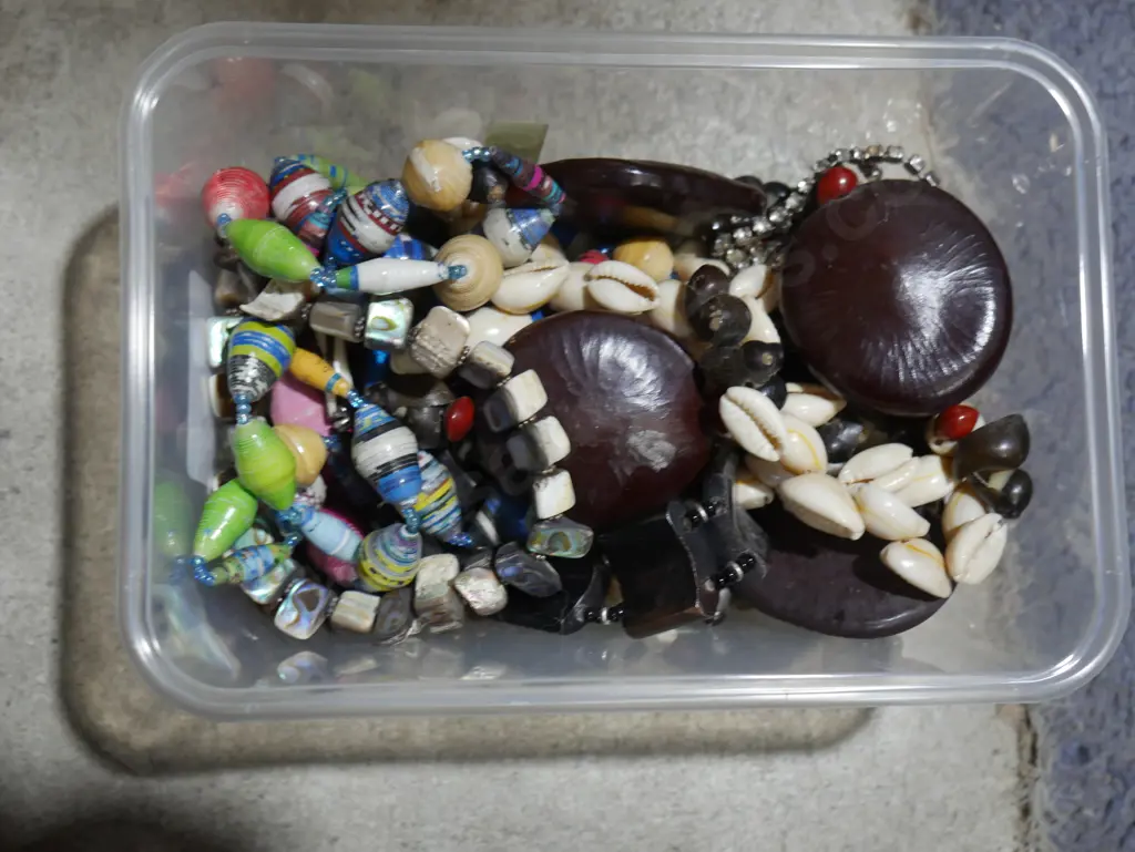 Costume jewellery Image 1++