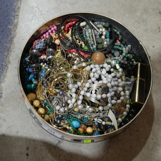 Quantity of costume jewelry etc