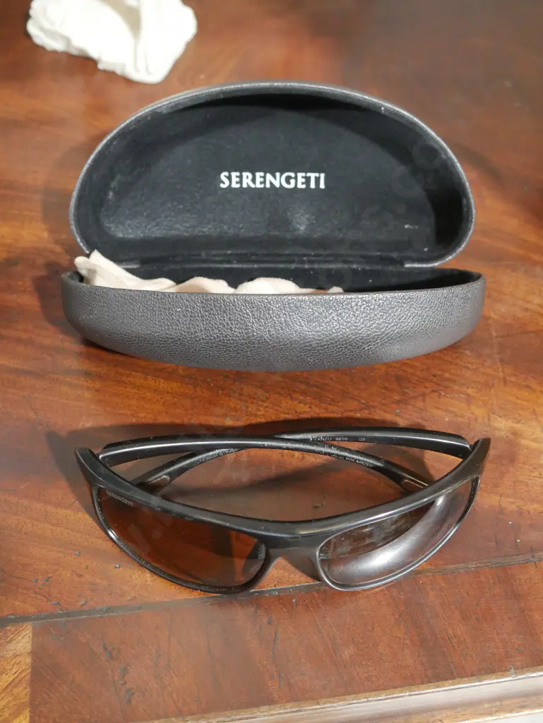 Serengeti sunglasses in case Image 1++