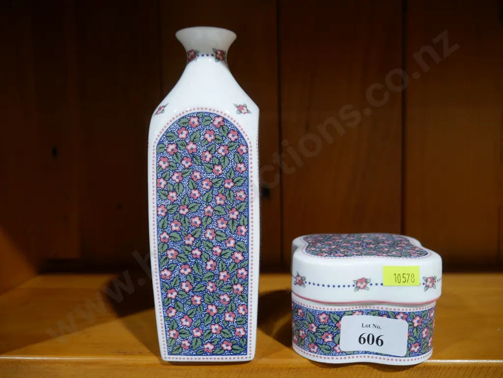 Royal Albert Charlotte Jenny Wren vase and trinket box Image 1++