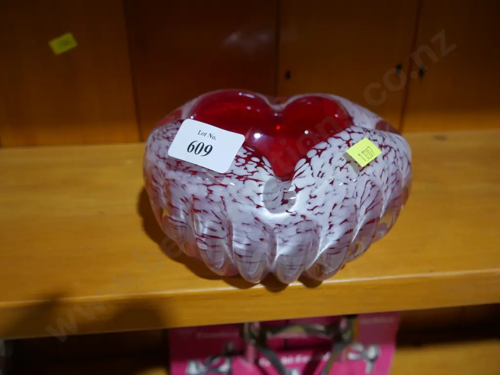 Art glass bowl Image 1++