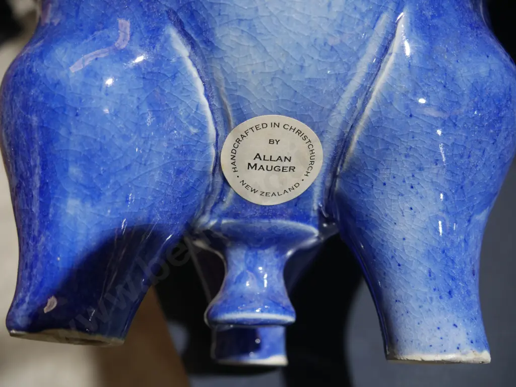 3-footed blue glazed bowl Image 1++