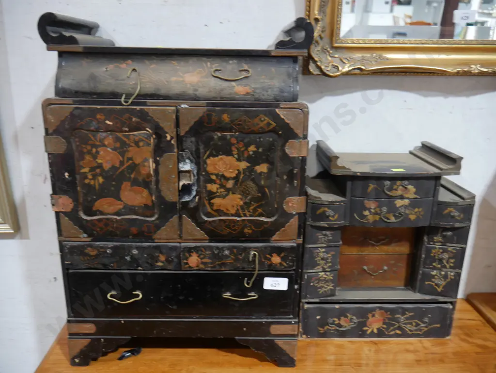 2 Oriental lacquered table cabinets Image 1++