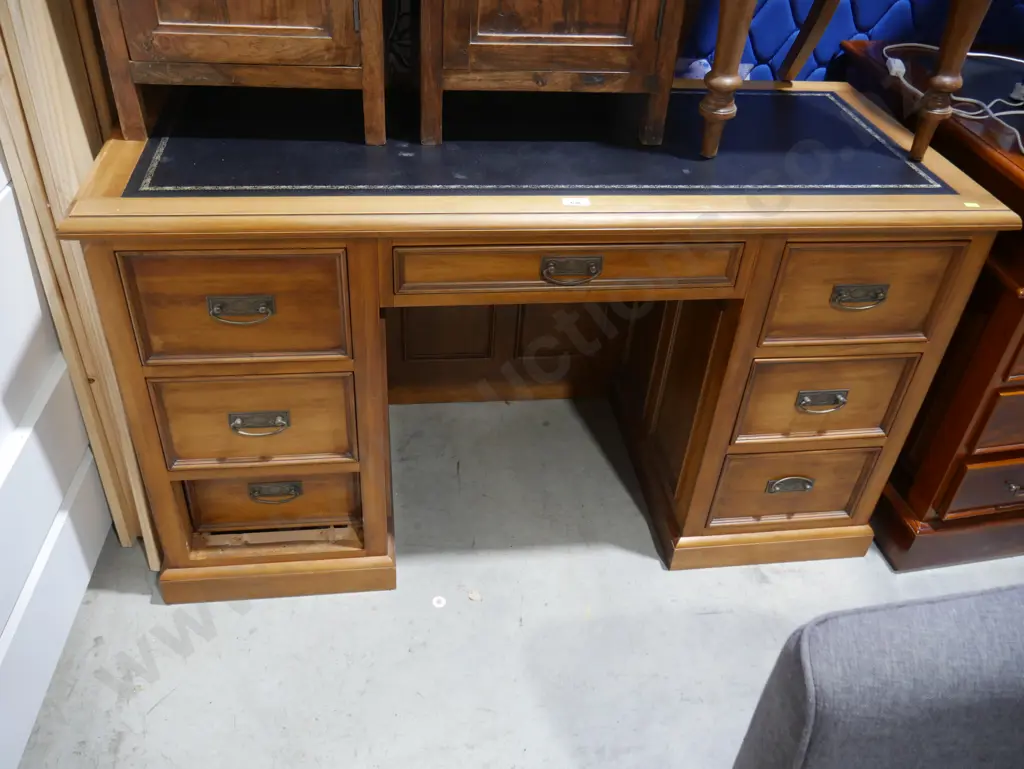 Leather top desk Image 1++