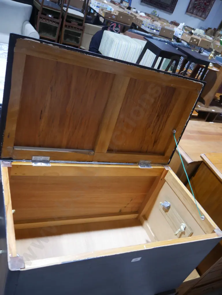 Black wooden trunk Image 1++