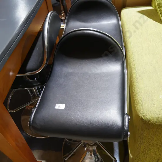 3 barstools