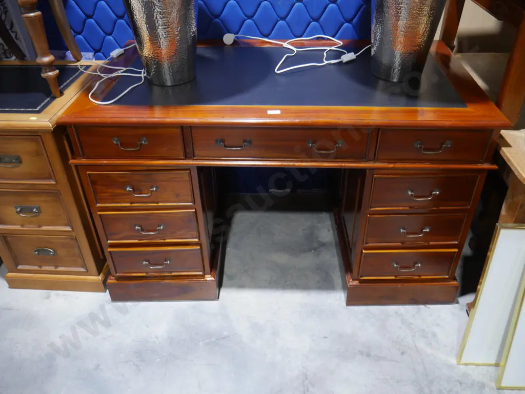 Leather top desk Image 1++