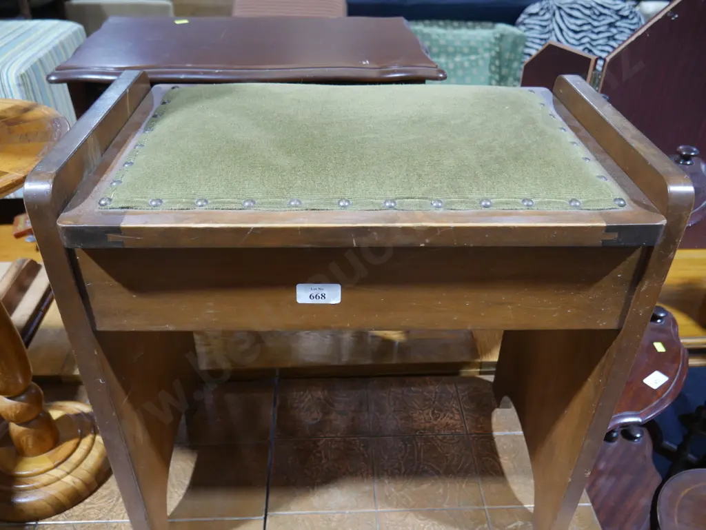 Piano stool Image 1++