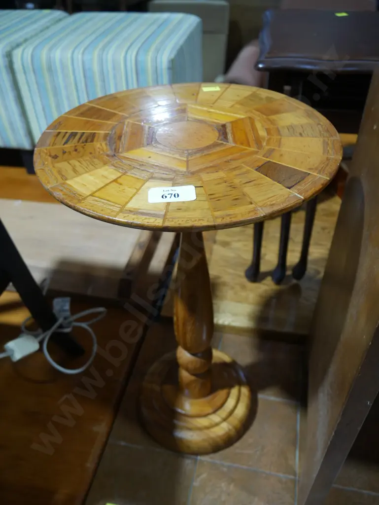 Inlaid occasional table Image 1++