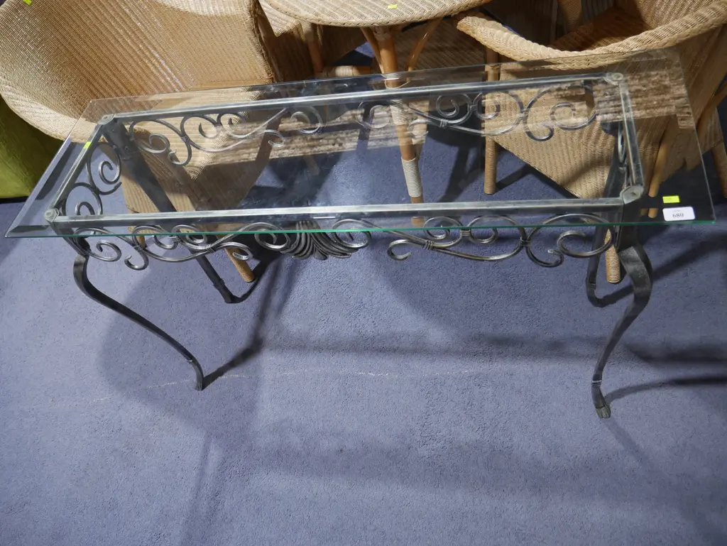 Glass top table Image 1++