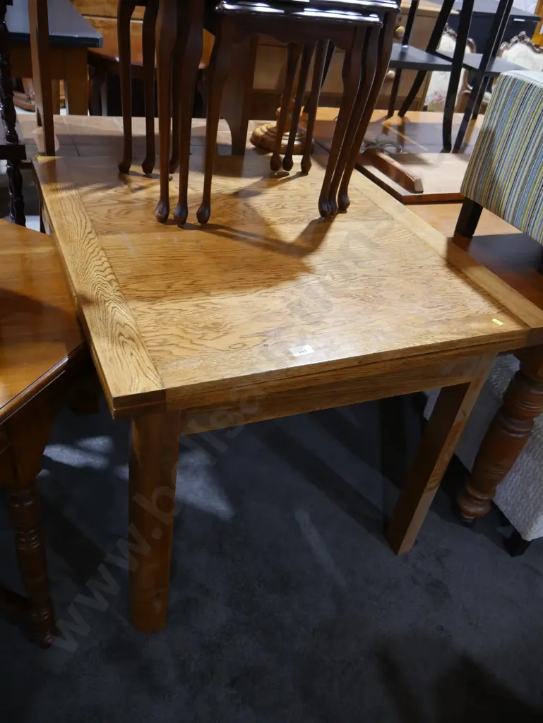 Dining table Image 1++