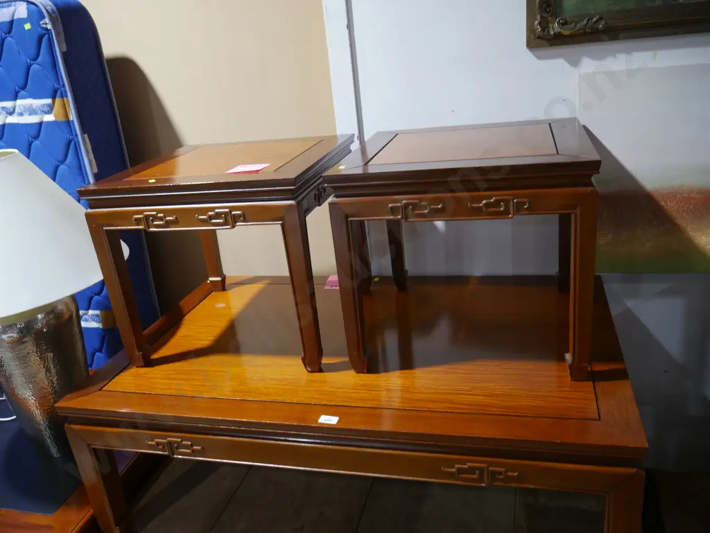 Coffee table and 2 matching side tables Image 1++