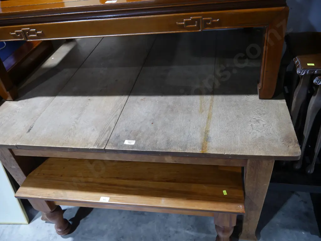 Dining table Image 1++