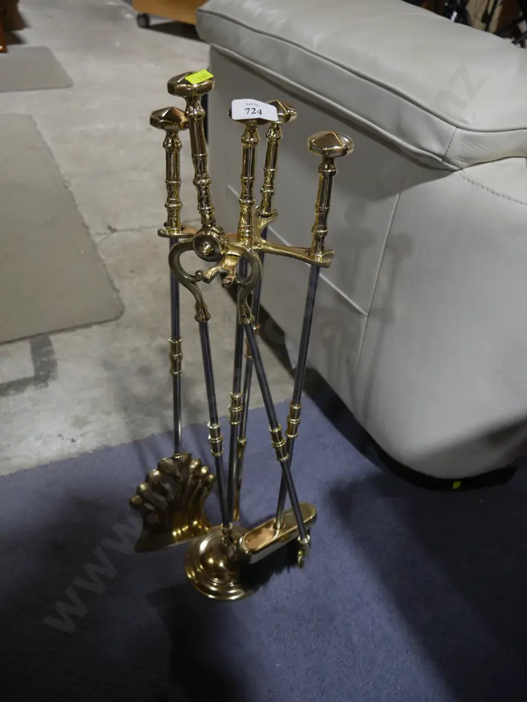 Brass and iron fireside set Image 1++