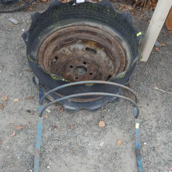 Tyre planter, bike stand