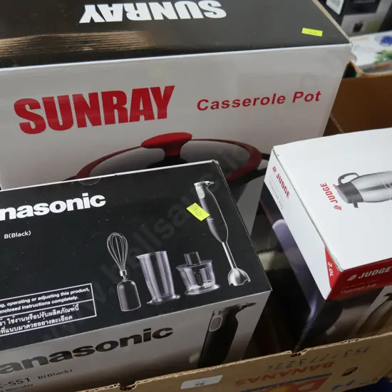 Boxed Panasonic blender, casserole pot, jug