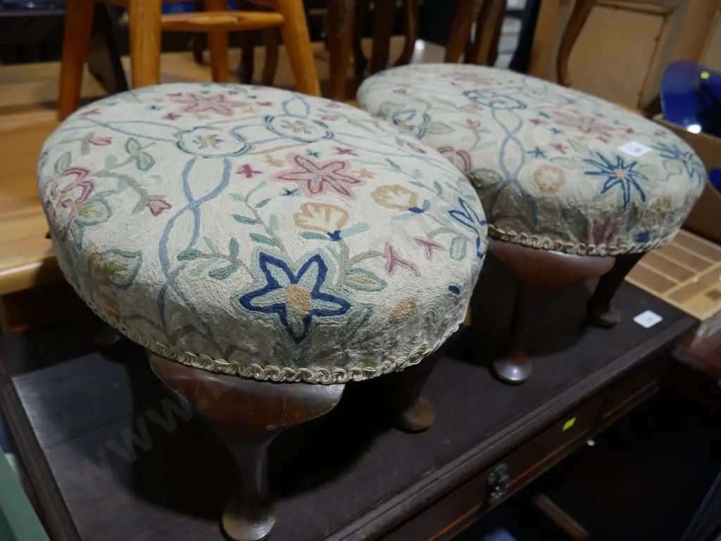 Pair of footstools Image 1++