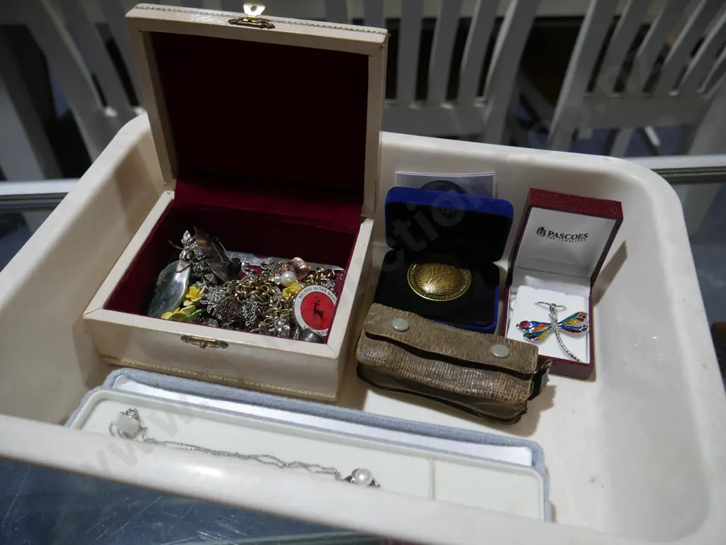 Assorted jewellery Image 1++