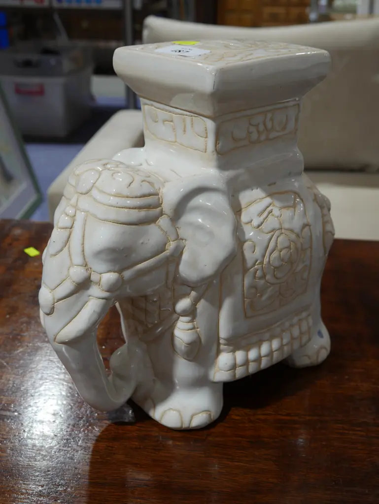 Elephant plant stand Image 1++