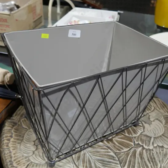 Magazine / paper holder