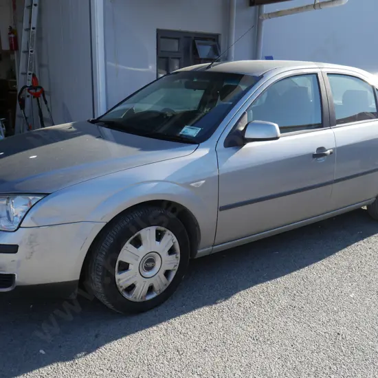 2004 Ford Mondeo sedan