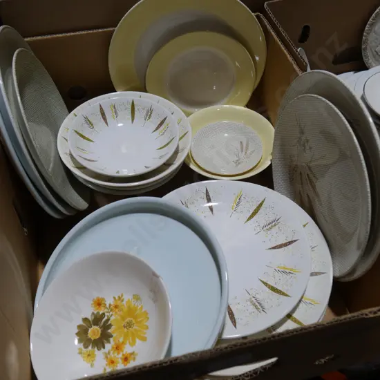 Crown Lynn dinnerware