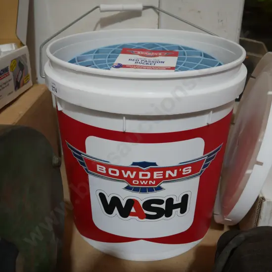 Carwash , bucket