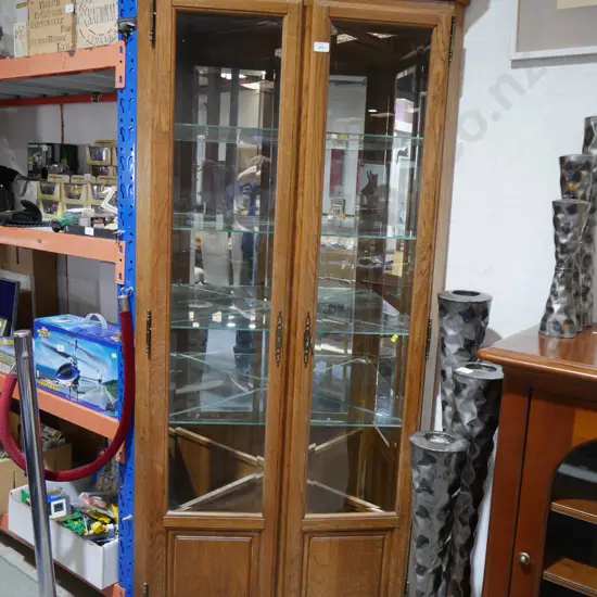Large corner display cabint