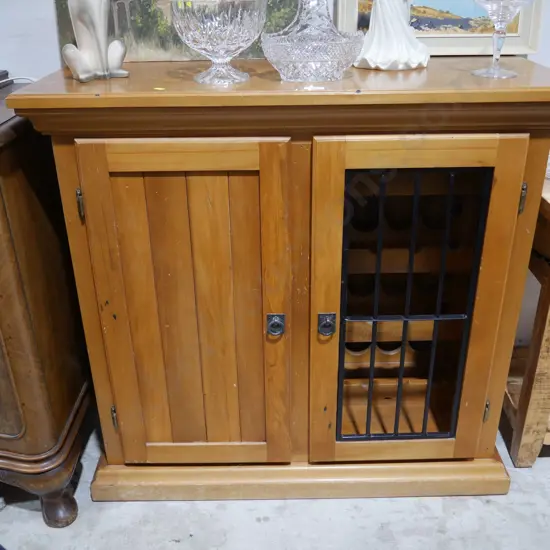 Wine cabinet