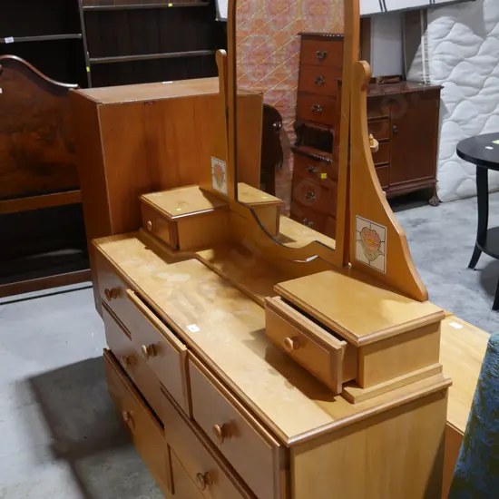 Mirror back dutchess