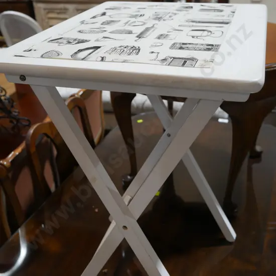 Folding table