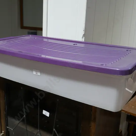 Plastic storage container