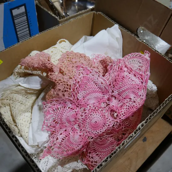Doilies, linen