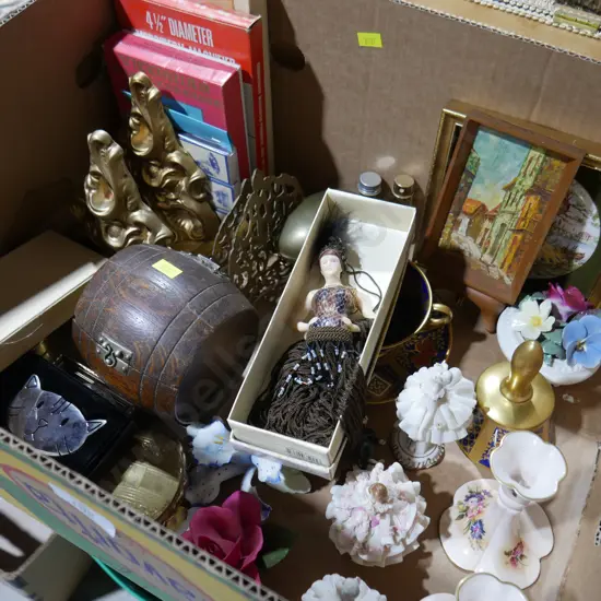 Figurines, compacts etc