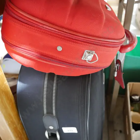 Suitcase and cosmetic case