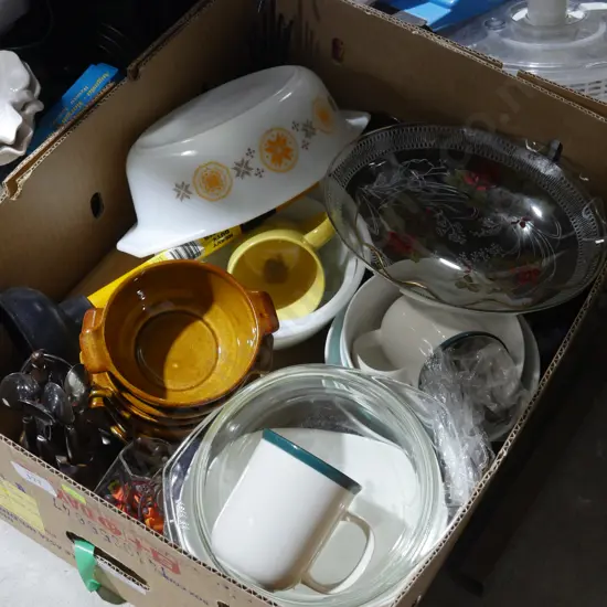 2 boxes of kitchenware