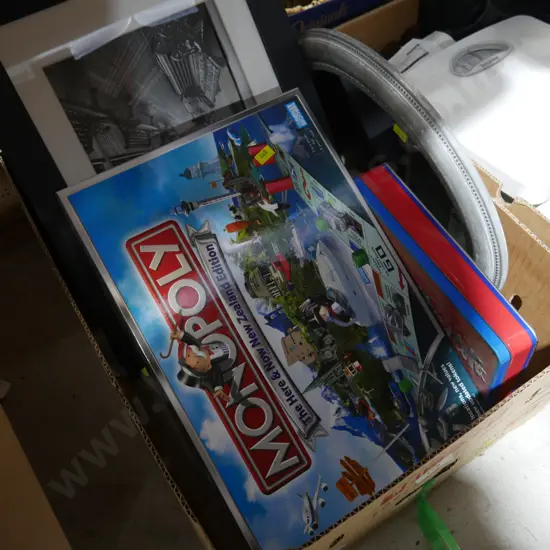 NZ Monopoly, picture, mirror