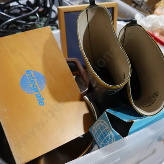 Petanque set, pictures etc